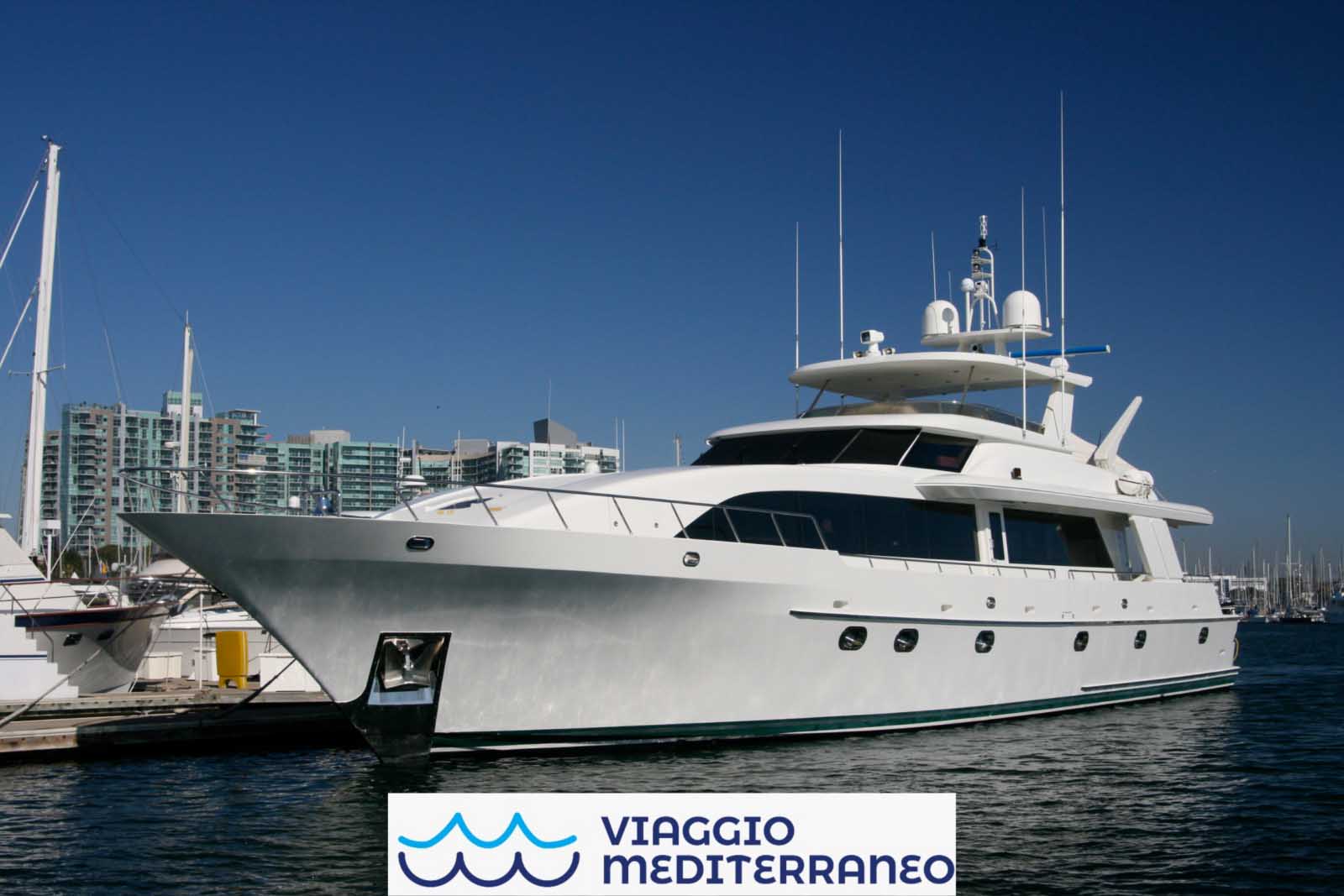 yacht-4-1600x1067